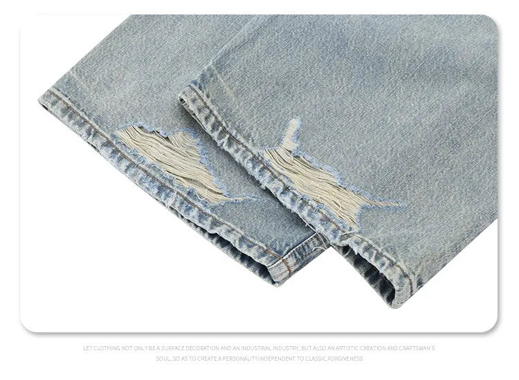 Straight Jeans with torn knees