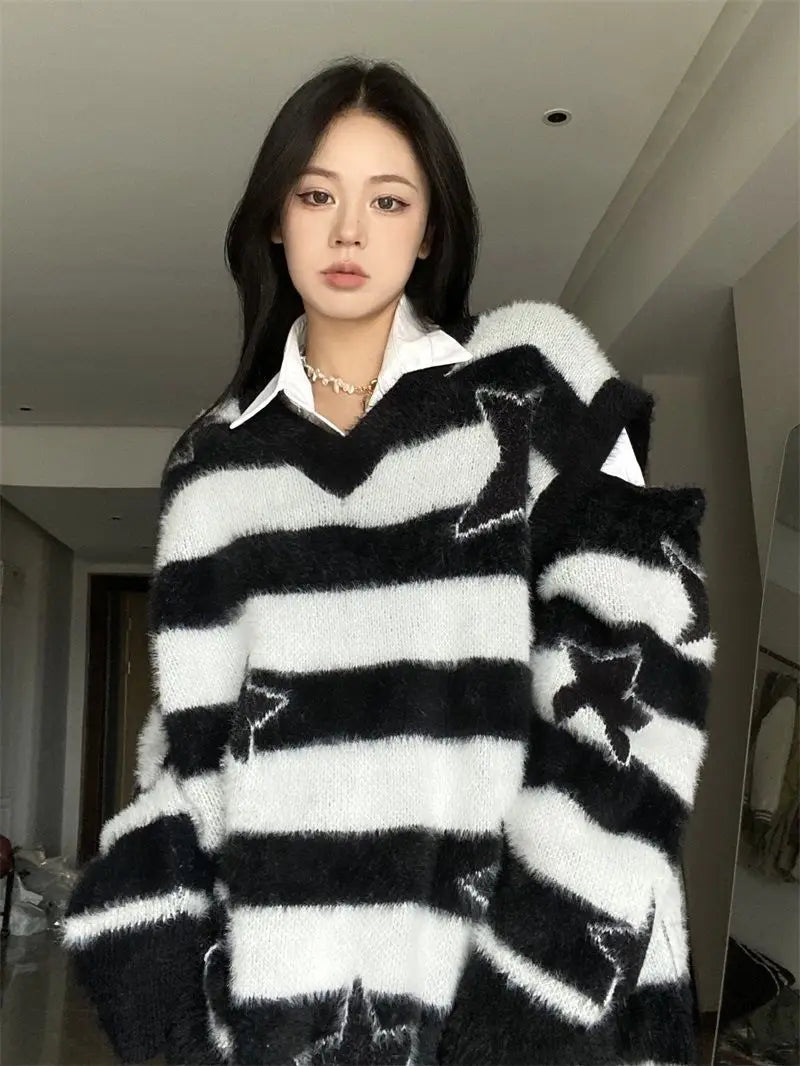 retro graphic hoodie, high-street urban outfit for cozy layering in cold seasons, mens fashion layer for modern streetwear co