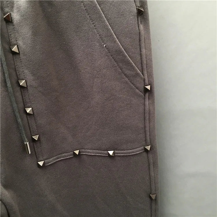 high new novelty luxury men 2022 classic full metal rivets pockets comfortable cotton parkour sweat casual pants sweatpants d50 unique joggers style 4421