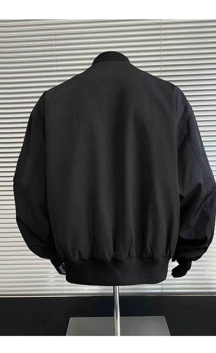 zip-up streetwear jacket, fall/winter fashion, men's streetwear fashion, trendy oversized fit, urban techwear design, modern 