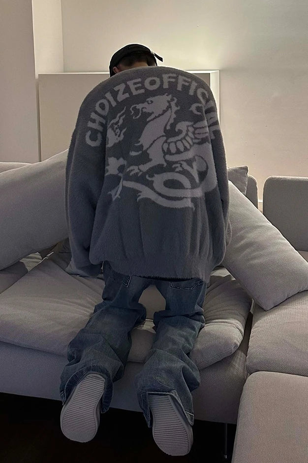grunge pullover streetwear, modern knitwear, cozy fashion fit, stylish street outfit, modern aesthetic appeal