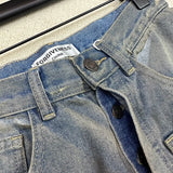 Cut Jeans with a mud-dye knife