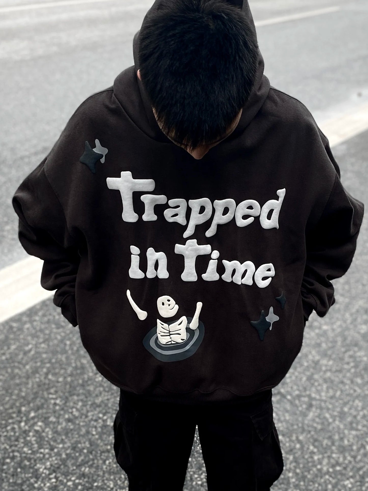 grunge pullover streetwear, modern knitwear, cozy fashion fit, stylish street outfit, modern aesthetic appeal