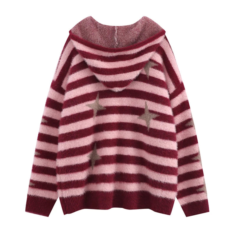 grunge pullover streetwear, modern knitwear, cozy fashion fit, stylish street outfit, modern aesthetic appeal
