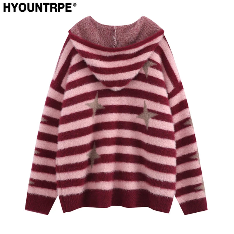 grunge pullover streetwear, modern knitwear, cozy fashion fit, stylish street outfit, modern aesthetic appeal