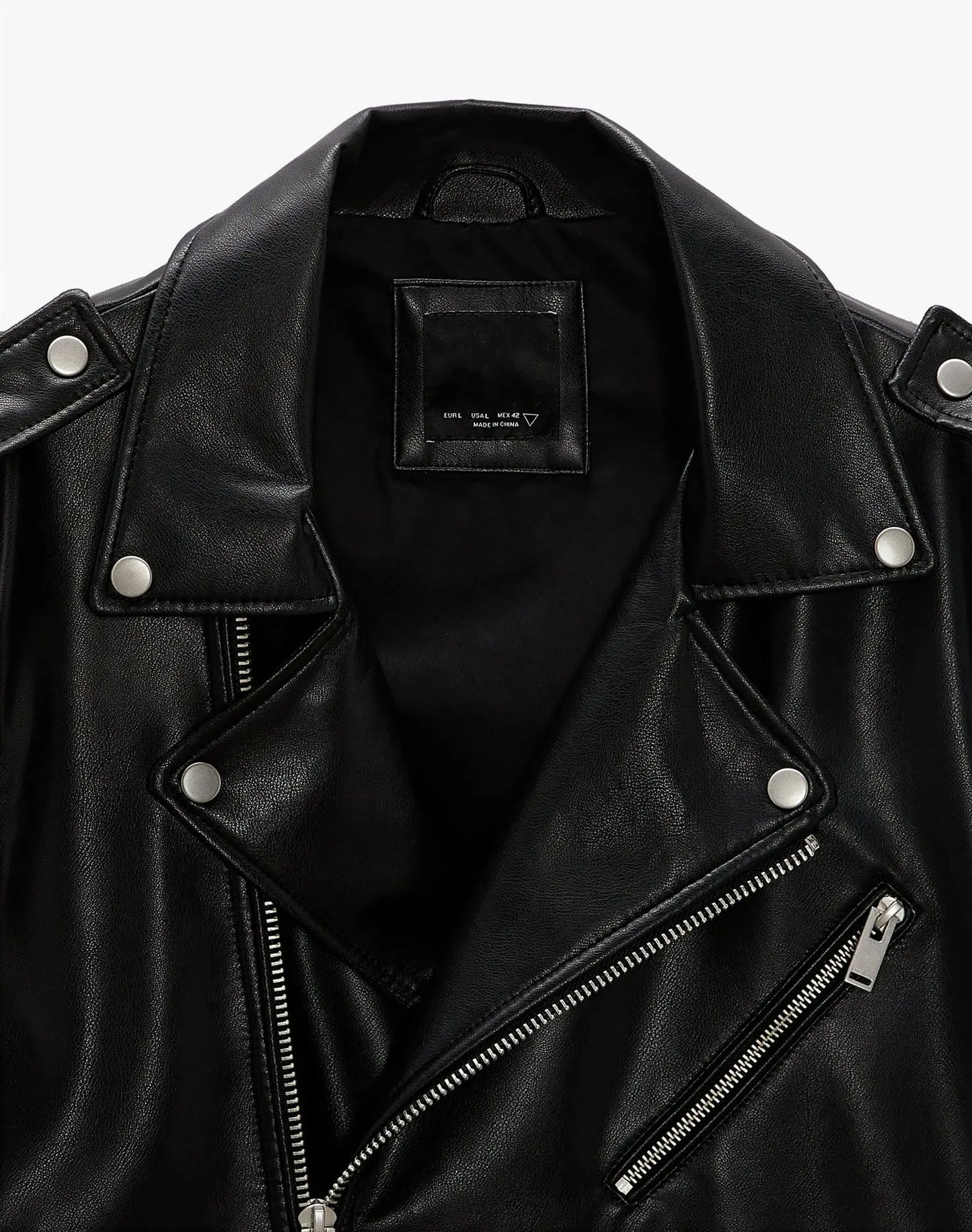 retro baseball varsity, layering staple, stylish modern outerwear, premium street look, trendsetting streetstyle