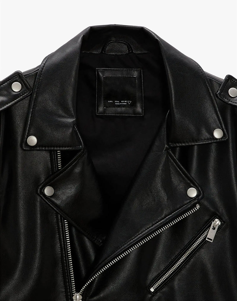 retro baseball varsity, layering staple, stylish modern outerwear, premium street look, trendsetting streetstyle