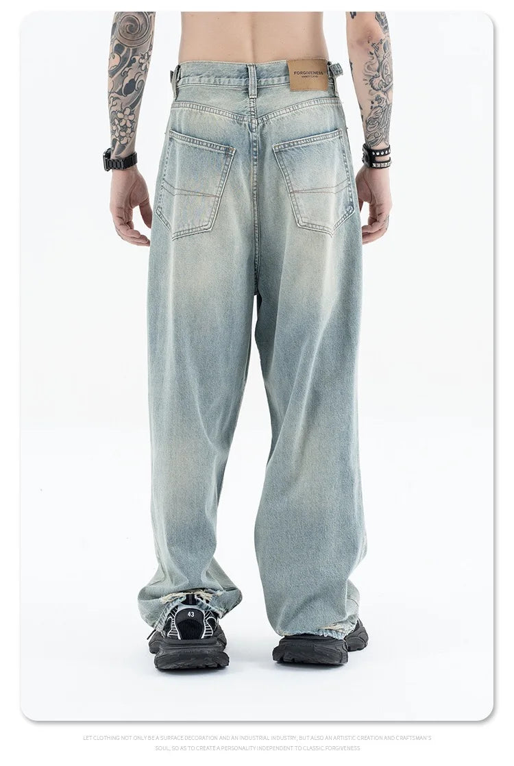 Straight Jeans with torn knees