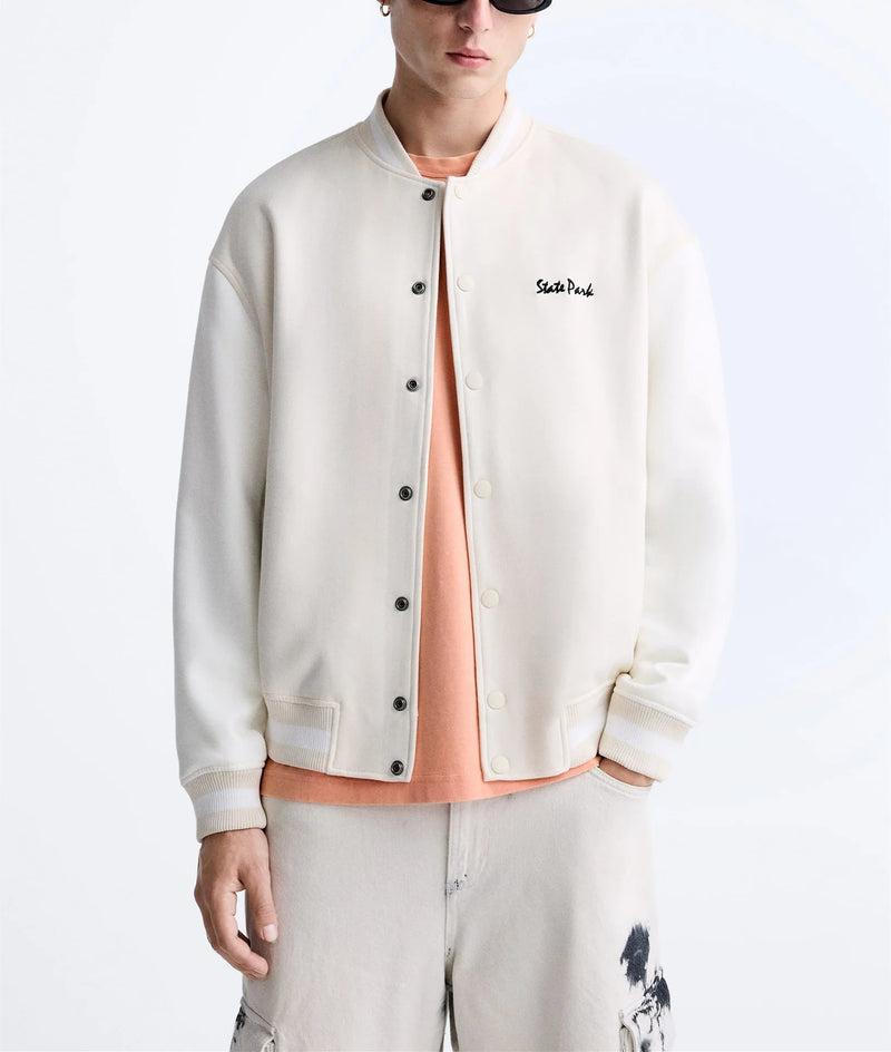 grunge oversized outerwear, photo-ready streetwear, men's streetwear fashion, oversized urban jacket, high quality cold-weath
