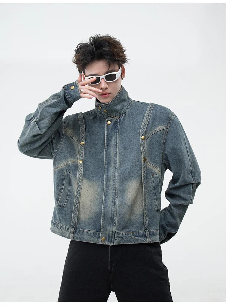 bold graphic coat, high-street look, for men, fall streetwear outfit, oversized style, layered fashion, modern aesthetic, graphic detail