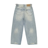 Straight Jeans with torn knees
