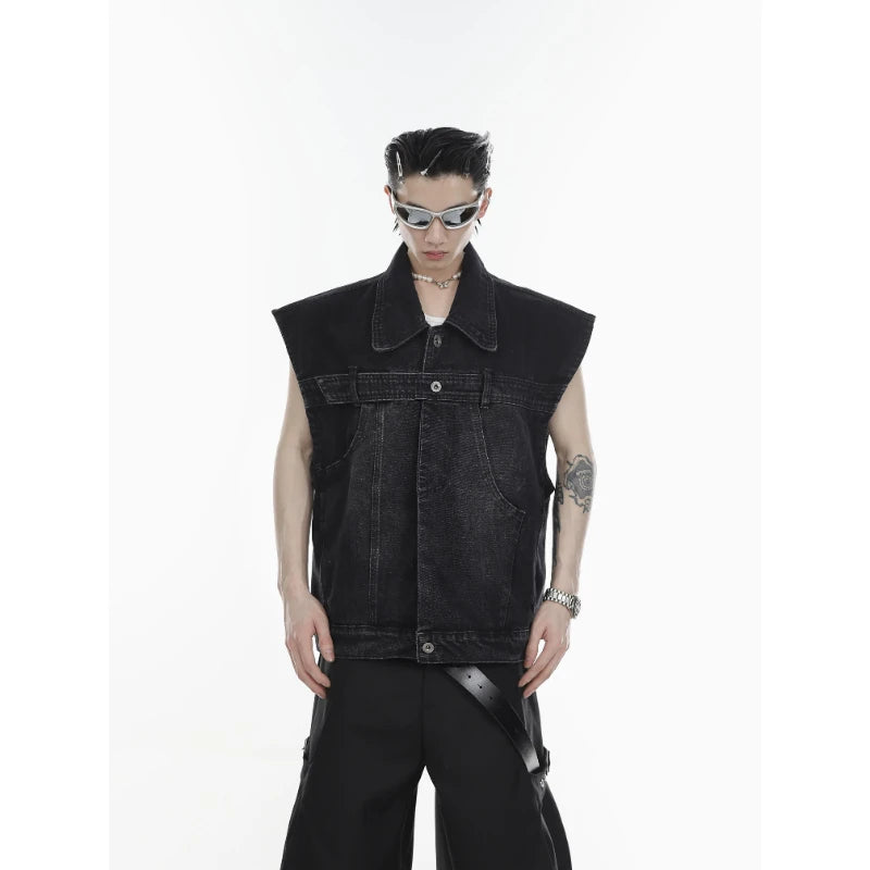 bold graphic coat, high-street look, for men, fall streetwear outfit, oversized style, layered fashion, modern aesthetic, graphic detail