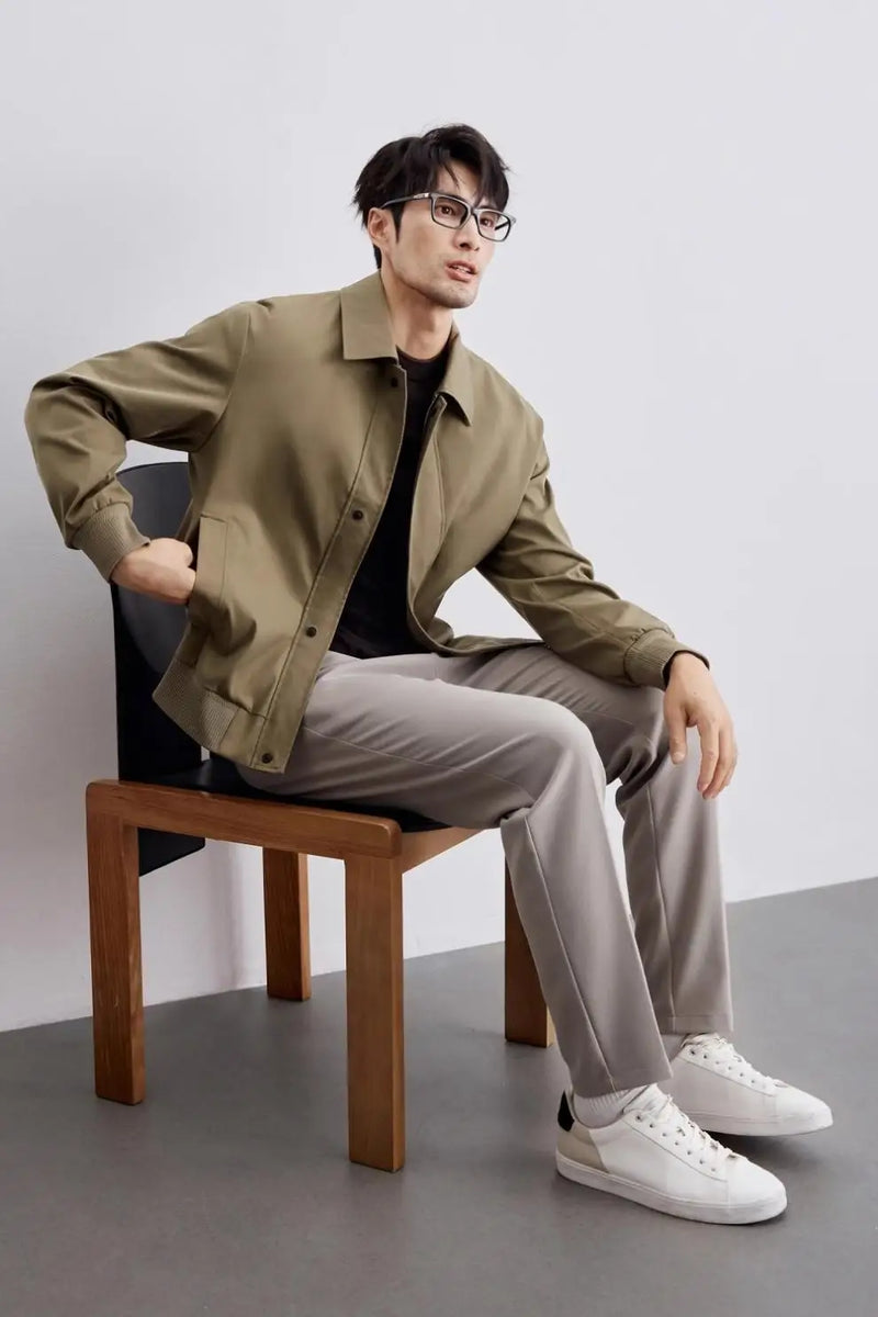 retro baseball varsity, layering staple, stylish modern outerwear, premium street look, trendsetting streetstyle