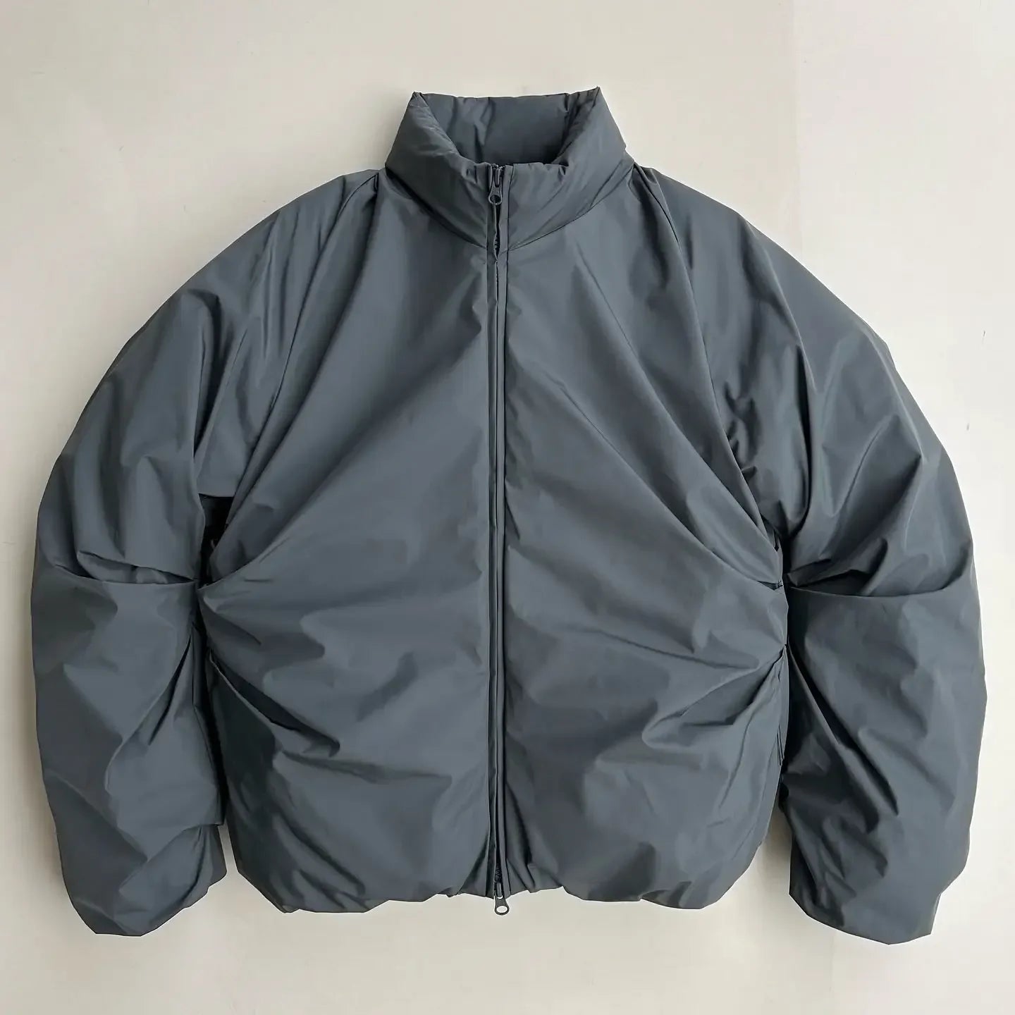 zip-up streetwear coat, 2025 outerwear trend, men's streetwear fashion, oversized urban jacket, high quality cold-weather coa