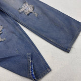 Cut Jeans with a mud-dye knife