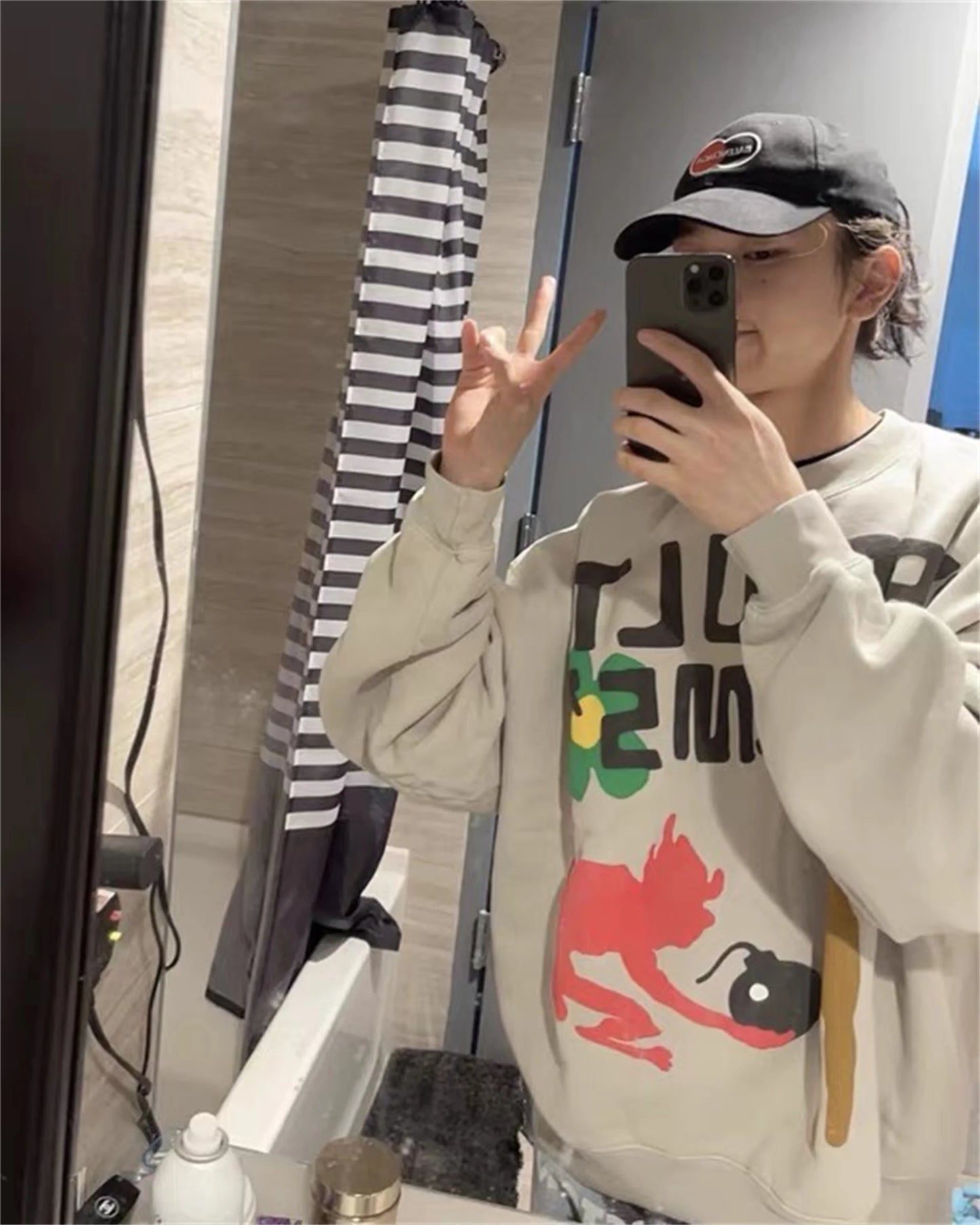 loose fit o-neck sweater, daily wear knit, cozy fashion fit, stylish street outfit, modern aesthetic appeal