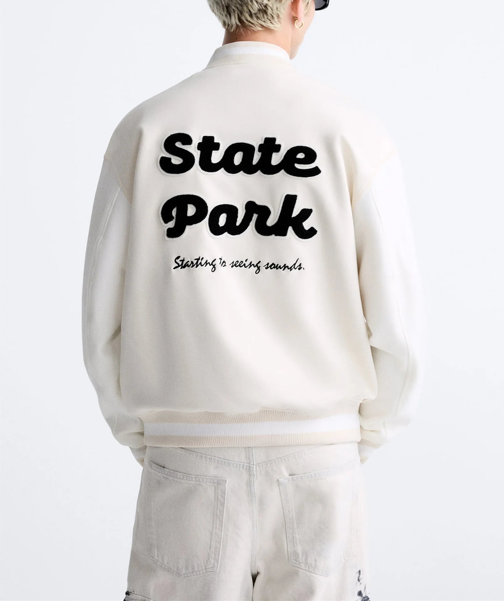 layered hoodie streetwear, modern street fit, graphic pullover hoodie, oversized streetwear, unisex fashion fit