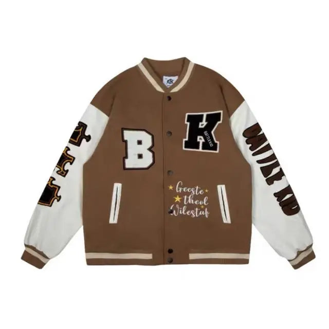 bold graphic coat, high-street look, for men, fall streetwear outfit, oversized style, layered fashion, modern aesthetic, graphic detail