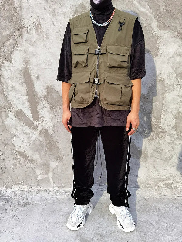layered hoodie streetwear, modern street fit, graphic pullover hoodie, oversized streetwear, unisex fashion fit