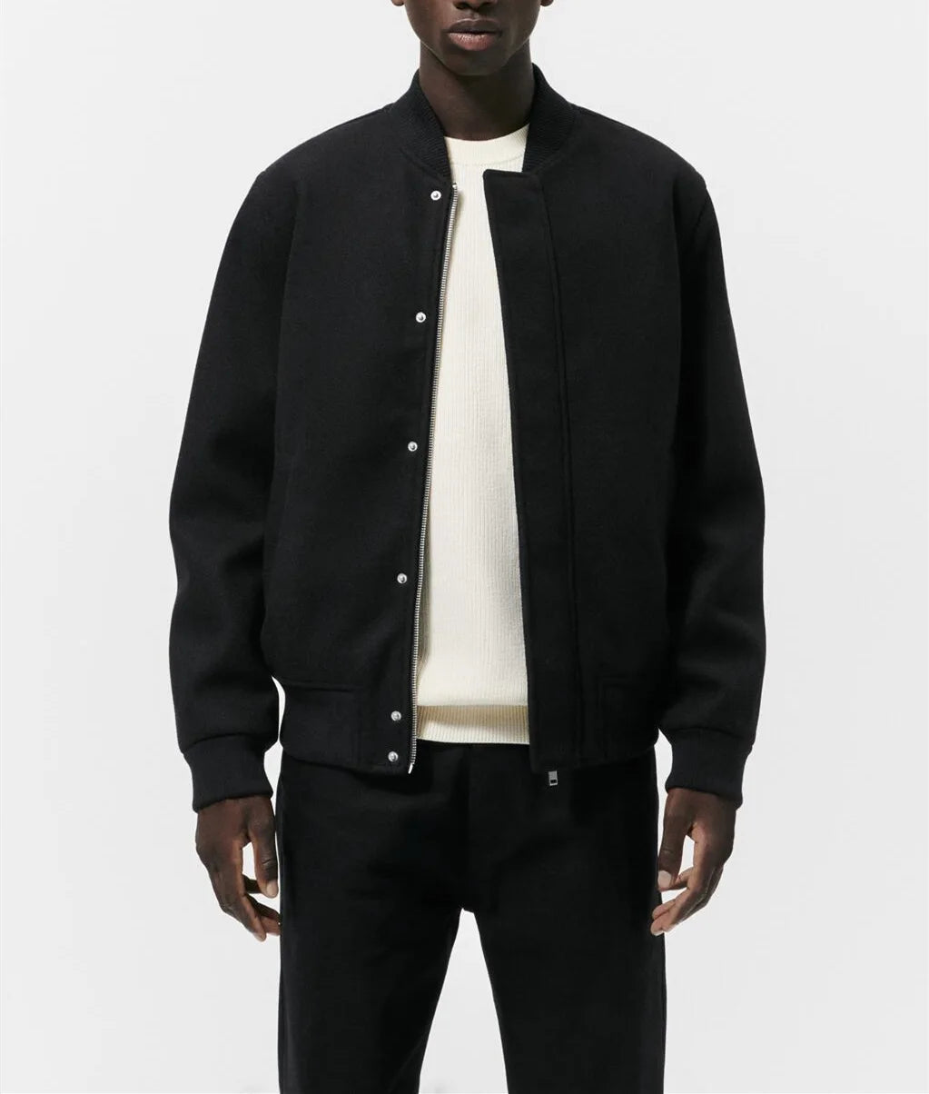grunge oversized outerwear, photo-ready streetwear, men's streetwear fashion, oversized urban jacket, high quality cold-weath