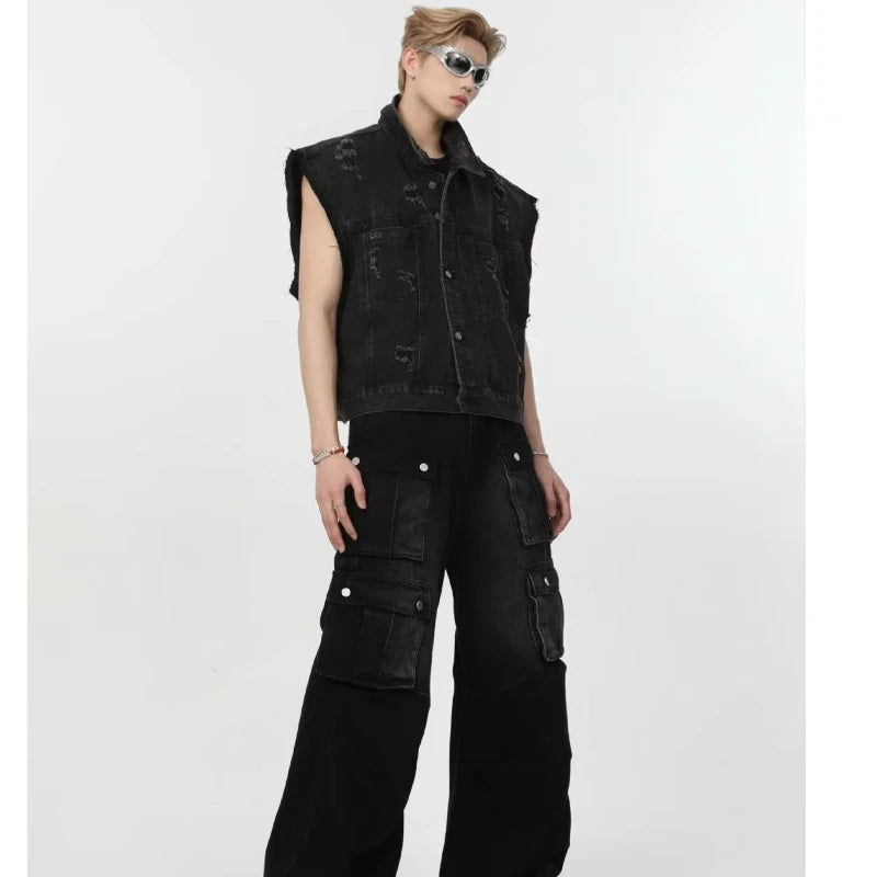 bold graphic coat, high-street look, for men, fall streetwear outfit, oversized style, layered fashion, modern aesthetic, graphic detail
