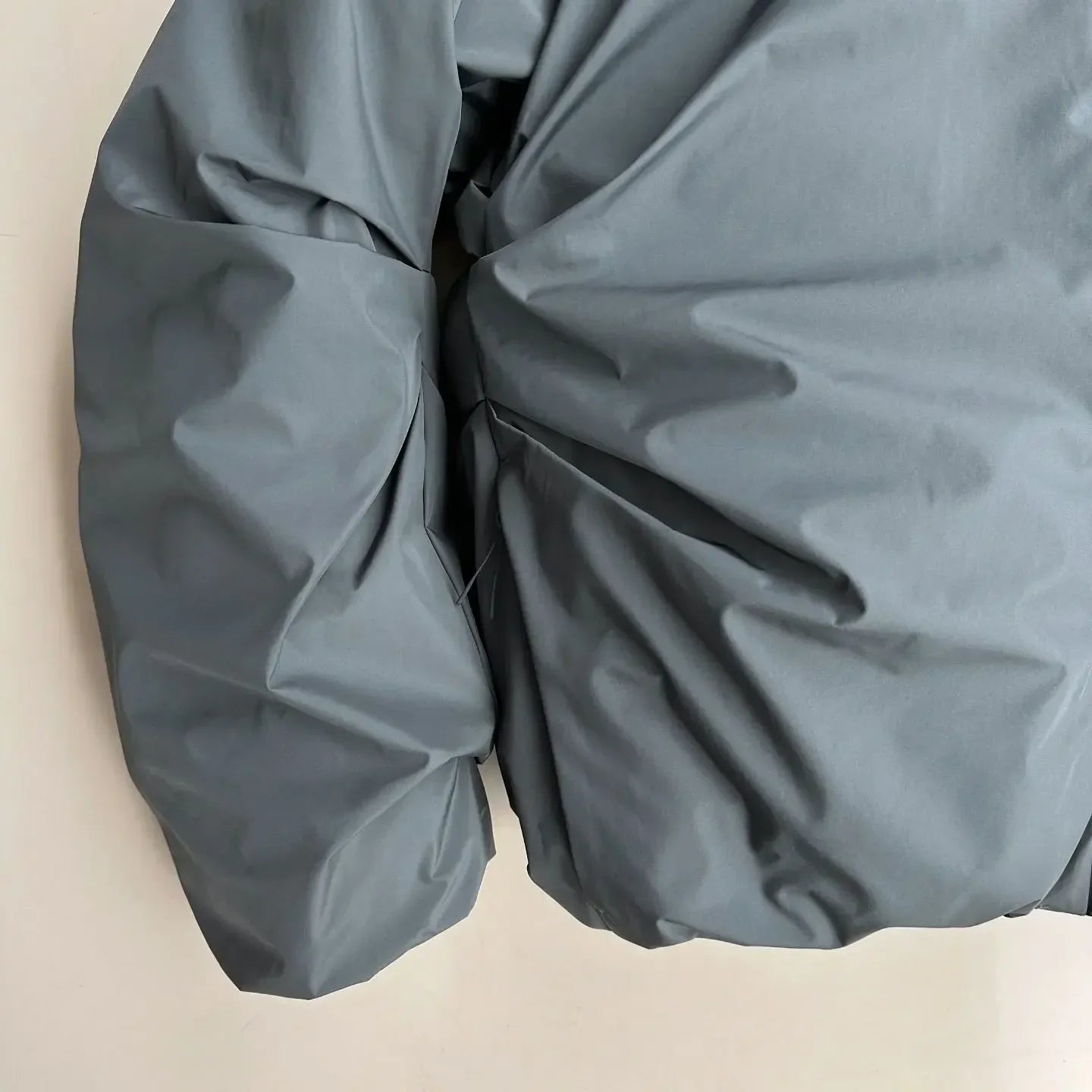 retro baseball varsity, layering staple, stylish modern outerwear, premium street look, trendsetting streetstyle
