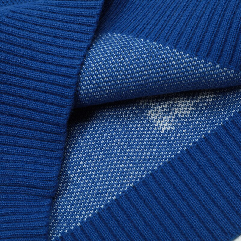 Graphic streetwear for gothic urban grunge looks — vintage bold print streetwear | streetwear boxy fit | streetwear gothic, urban, grunge aesthetic | twill material