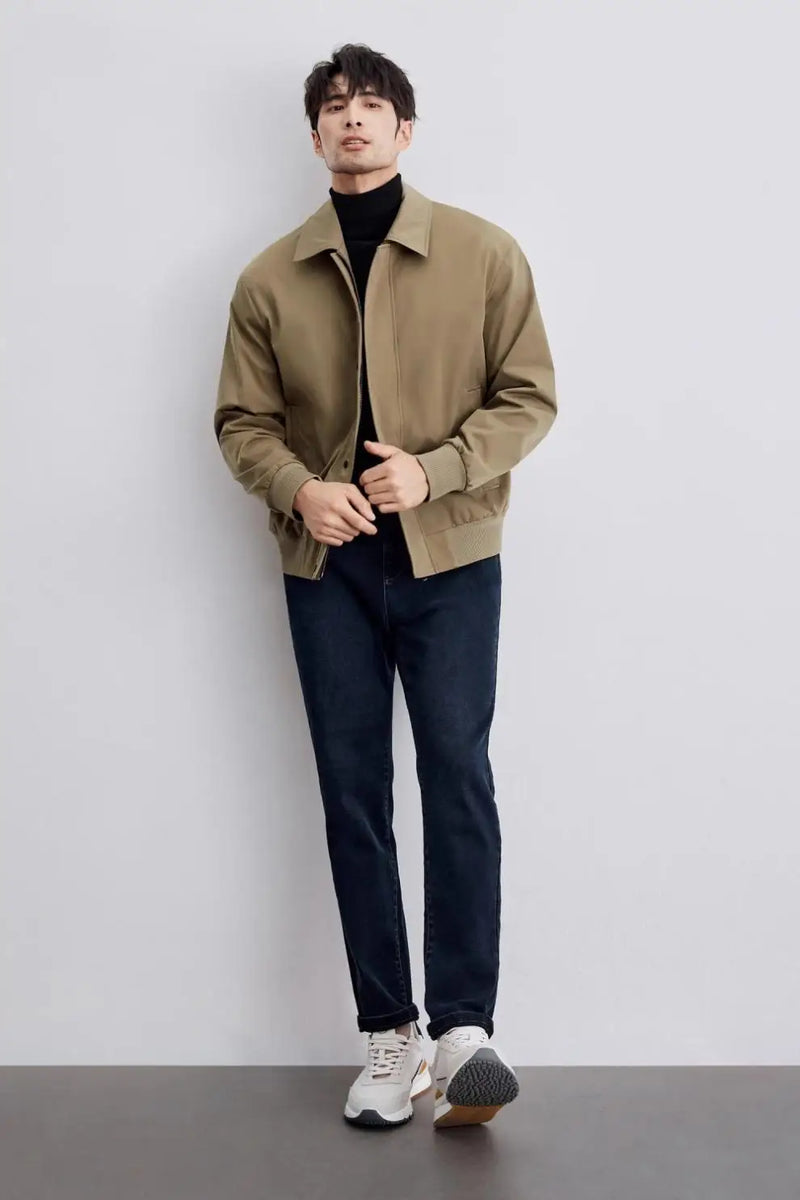retro baseball varsity, layering staple, stylish modern outerwear, premium street look, trendsetting streetstyle