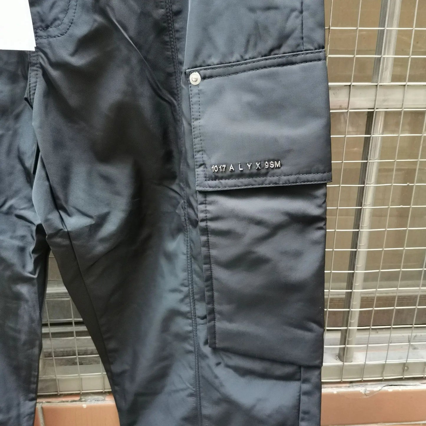 high new men 2023 classic alyx 1017 9sm zip up metal cargo comfortable cotton parkour sweat casual pants sweatpants tag 571 unique joggers style 4071