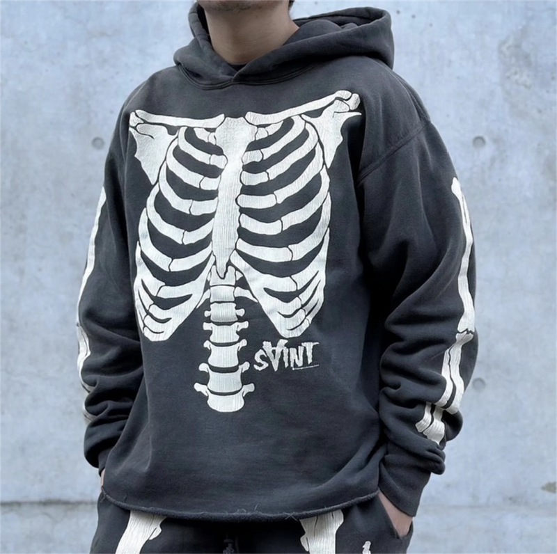 Hip-hop hoodie with oversized fit and graffiti lettering