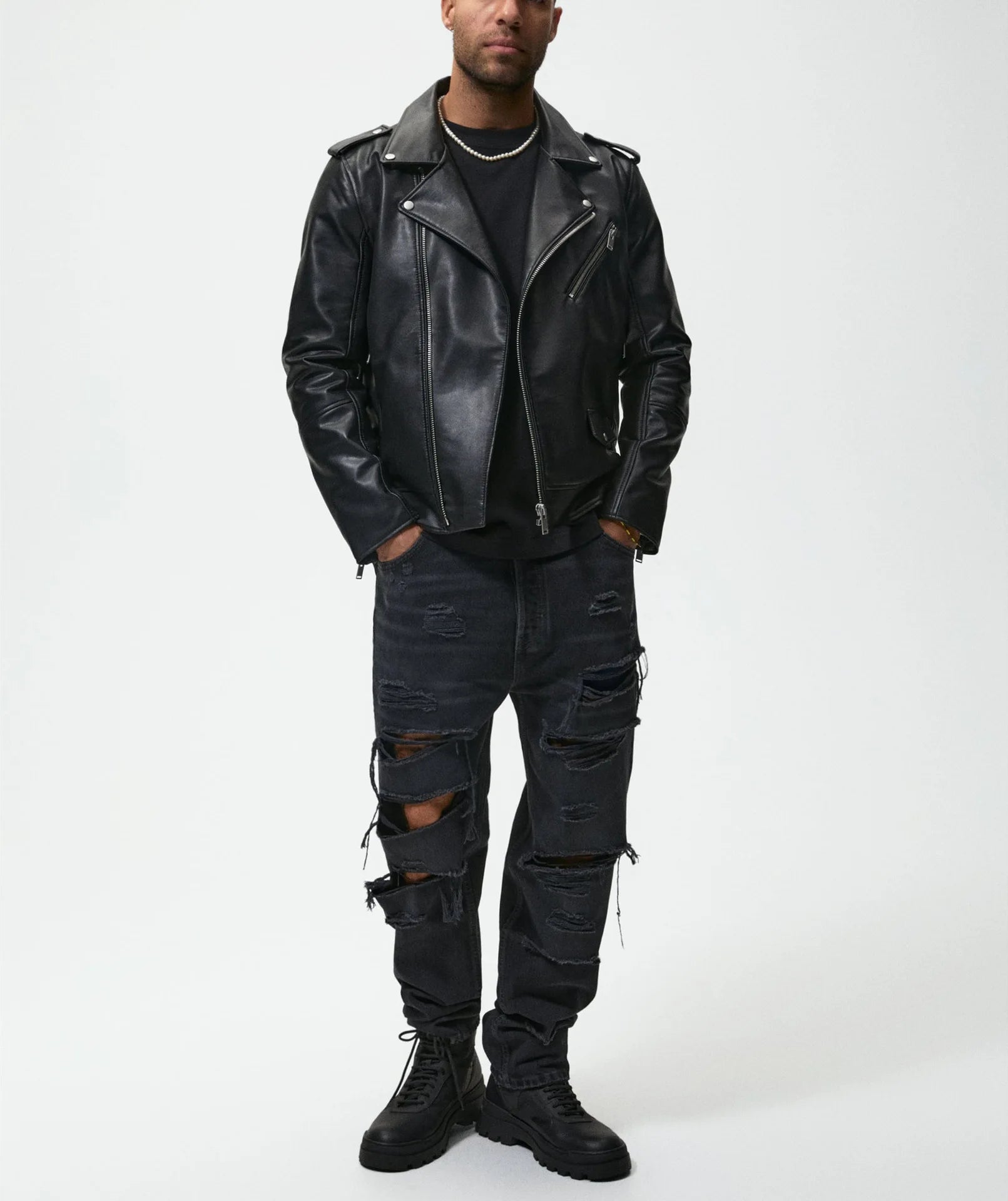 bold street bomber, high-street style, stylish modern outerwear, premium street look, trendsetting streetstyle