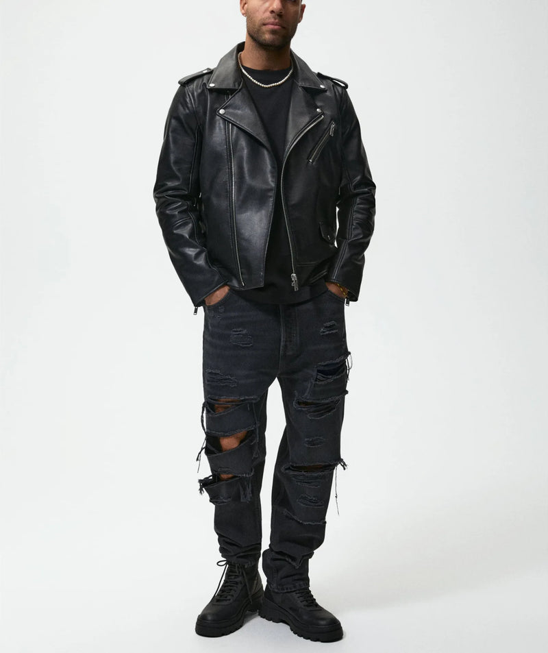 bold street bomber, high-street style, stylish modern outerwear, premium street look, trendsetting streetstyle
