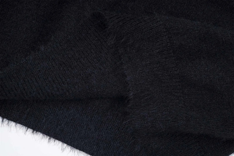 grunge knit sweater with heavyweight fabric, layered urban look for cold weather, street fashion menswear trend for seasonal 