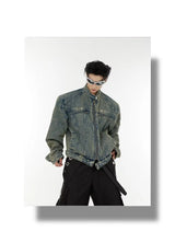 bold graphic coat, high-street look, for men, fall streetwear outfit, oversized style, layered fashion, modern aesthetic, graphic detail
