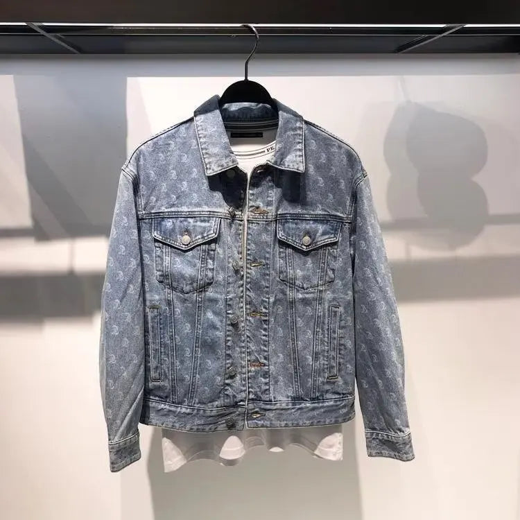 retro baseball varsity, layering staple, stylish modern outerwear, premium street look, trendsetting streetstyle