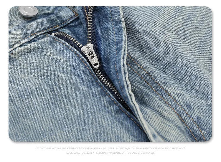 Straight Jeans with torn knees
