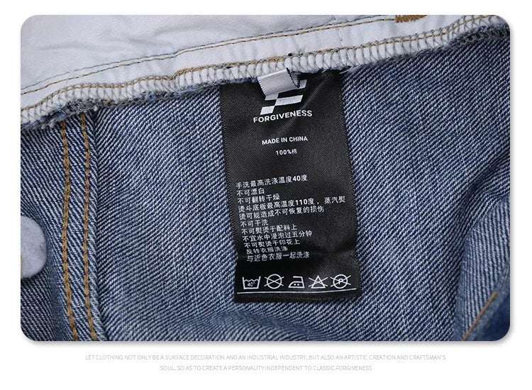 Cut Jeans with a mud-dye knife