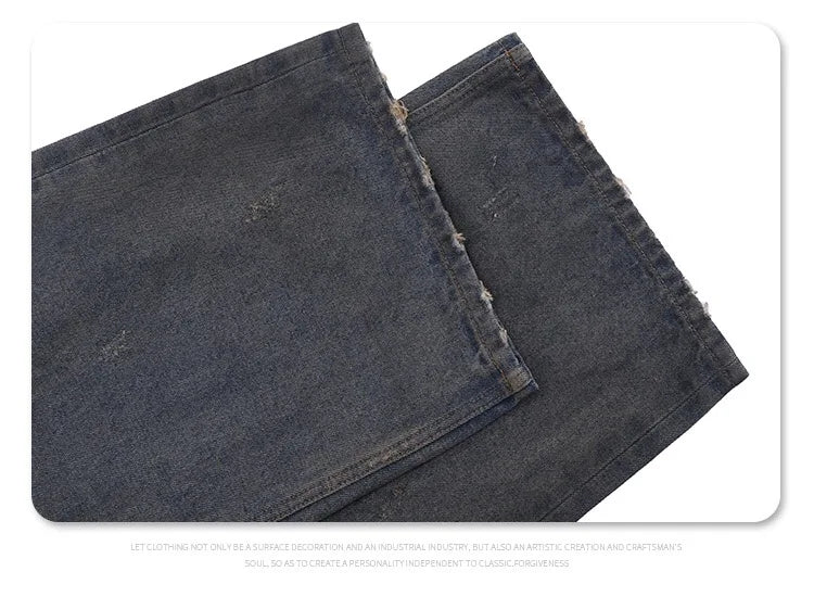 Cut Jeans with a mud-dye knife