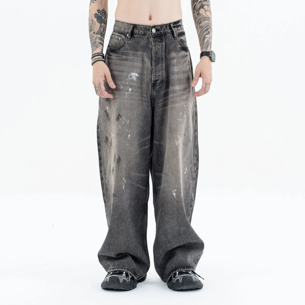 Splashing ink to wash old baggy retro jeans