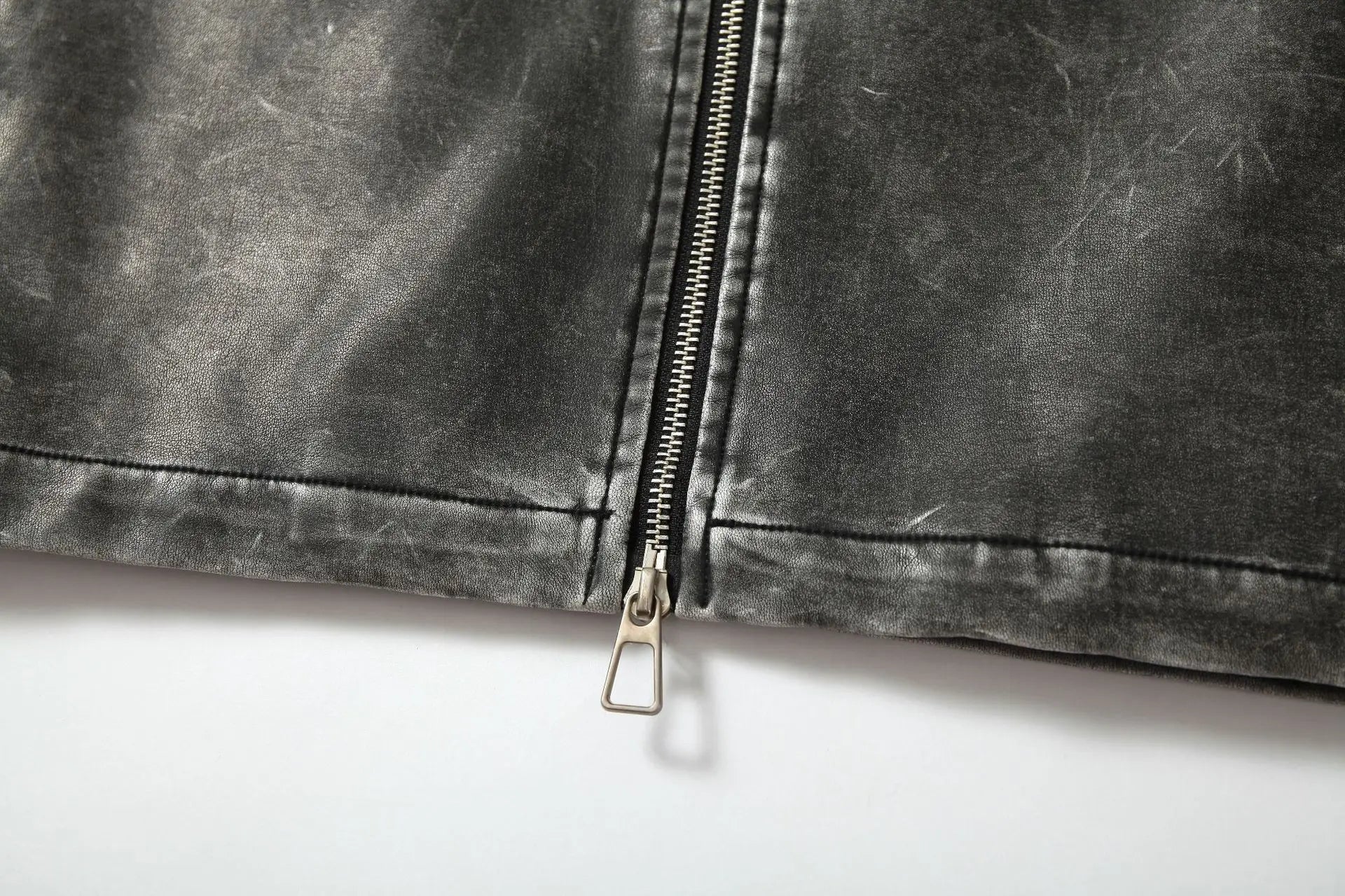 retro baseball varsity, layering staple, stylish modern outerwear, premium street look, trendsetting streetstyle