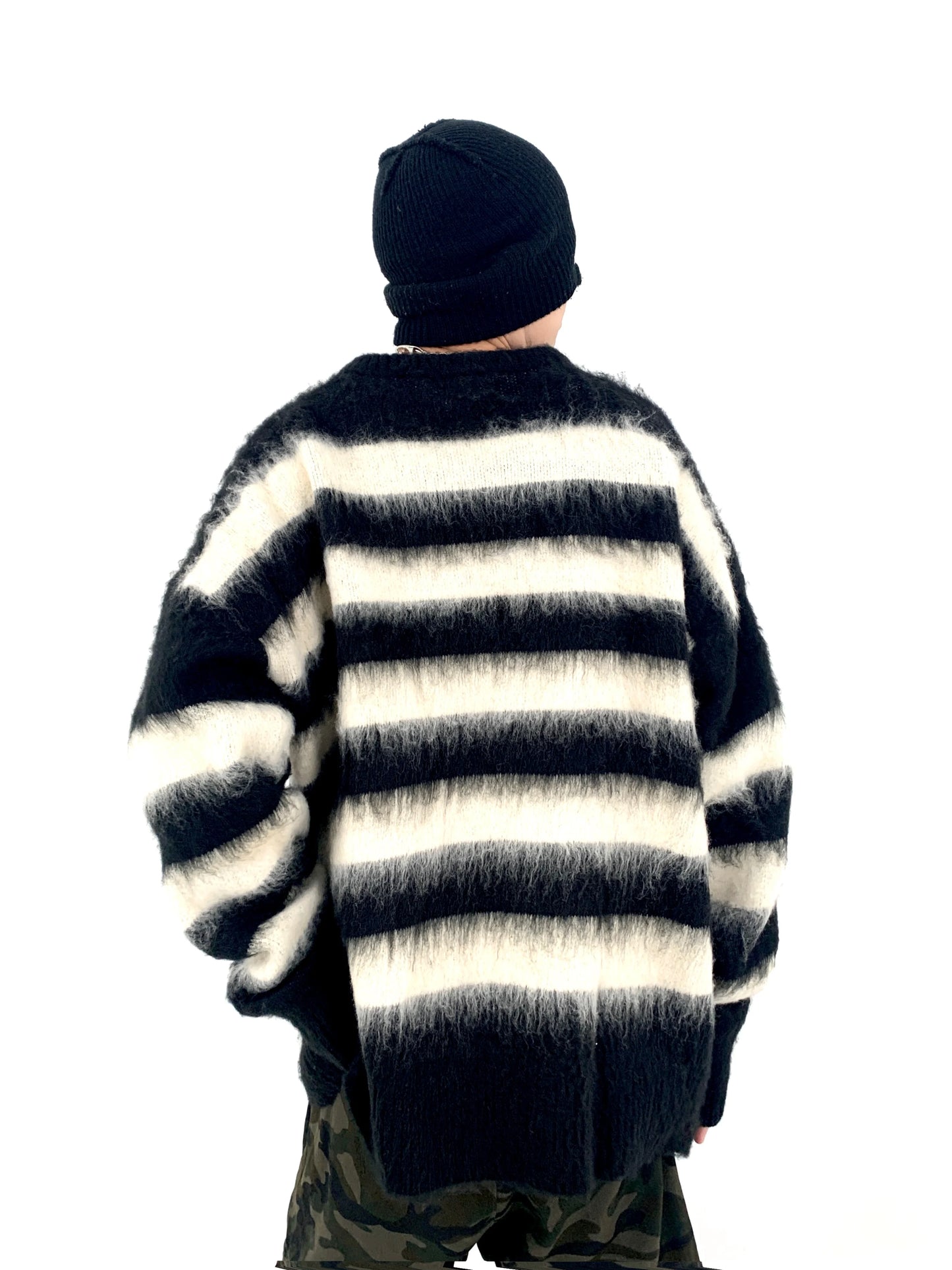minimalist street knit, unisex streetwear, cozy fashion fit, stylish street outfit, modern aesthetic appeal