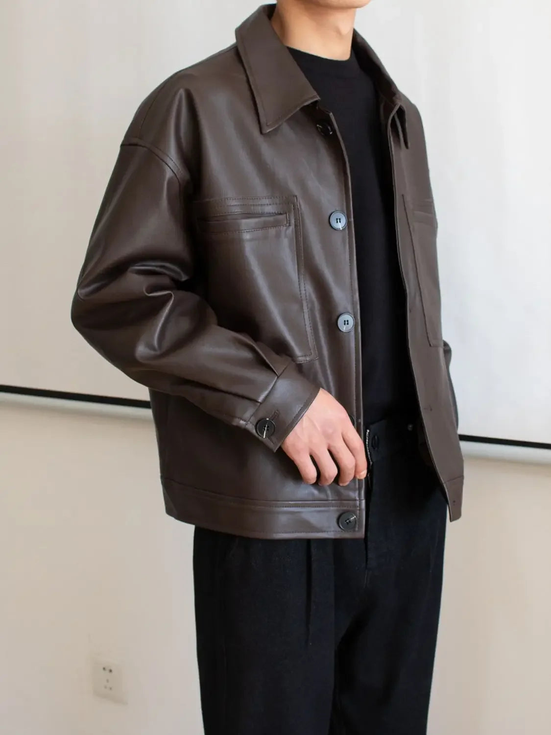 retro baseball varsity, layering staple, stylish modern outerwear, premium street look, trendsetting streetstyle