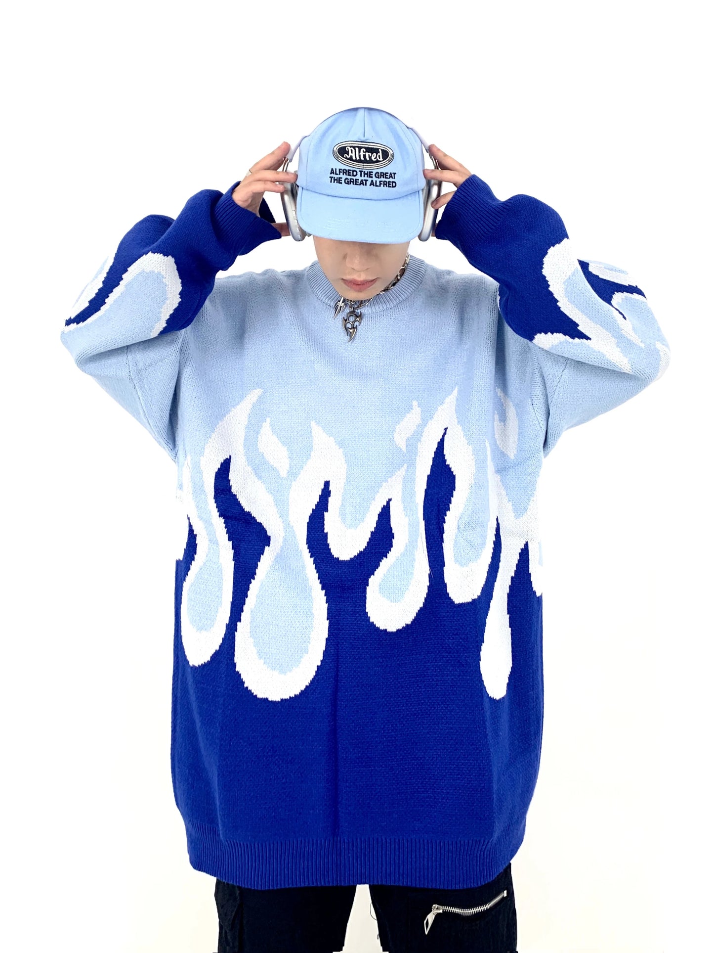 bold flame design top, high-street layer, cozy fashion fit, stylish street outfit, modern aesthetic appeal
