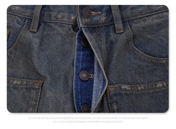 Cut Jeans with a mud-dye knife