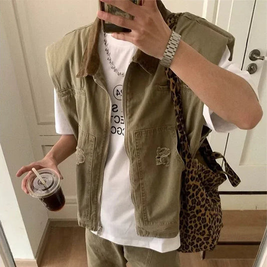zip-up streetwear jacket, fall/winter fashion, men's streetwear fashion, trendy oversized fit, urban techwear design, modern 
