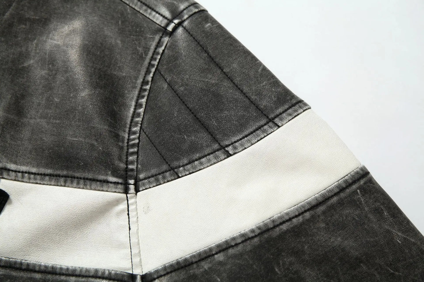bold street bomber, high-street style, stylish modern outerwear, premium street look, trendsetting streetstyle