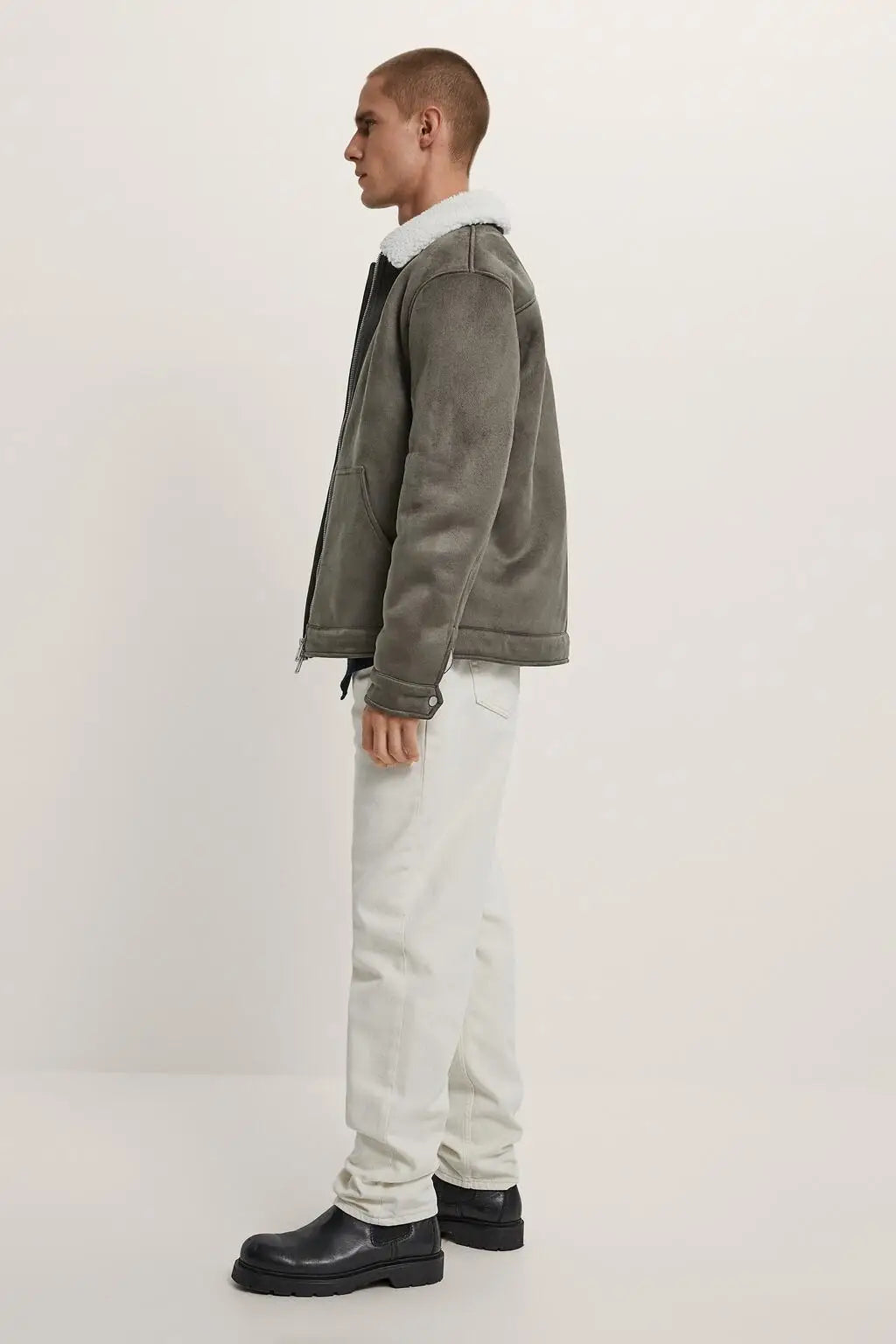 zip-up streetwear coat, 2025 outerwear trend, men's streetwear fashion, oversized urban jacket, high quality cold-weather coa