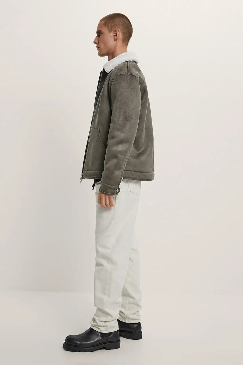 zip-up streetwear coat, 2025 outerwear trend, men's streetwear fashion, oversized urban jacket, high quality cold-weather coa