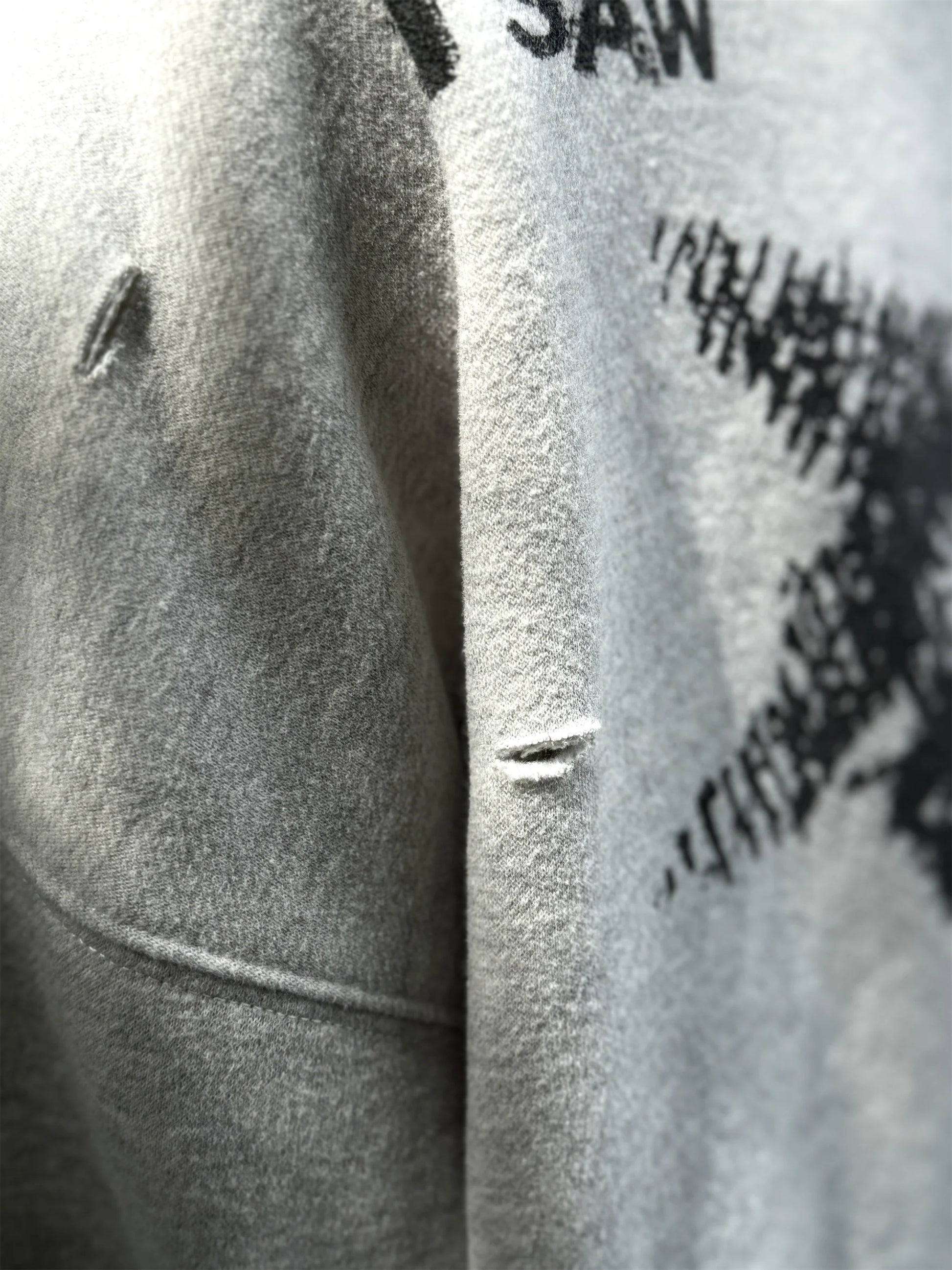 loose fit o-neck sweater, daily wear knit, cozy fashion fit, stylish street outfit, modern aesthetic appeal