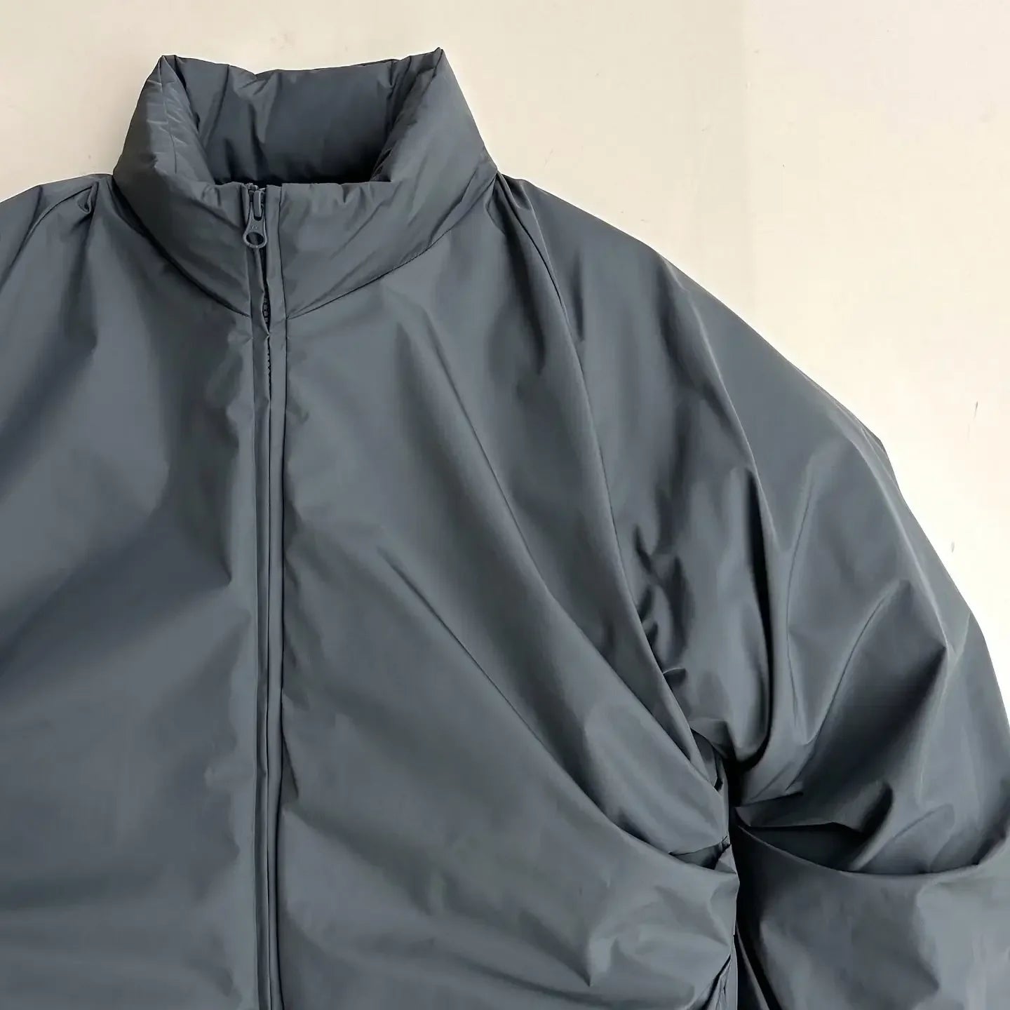 zip-up streetwear coat, 2025 outerwear trend, men's streetwear fashion, oversized urban jacket, high quality cold-weather coa